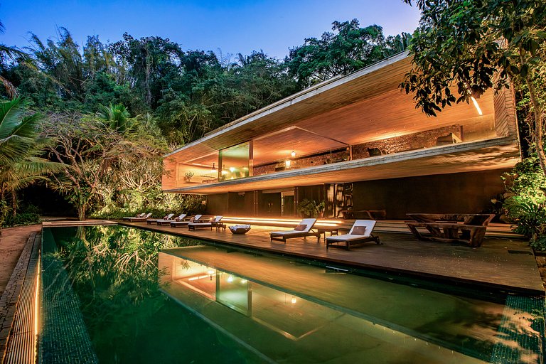 Pty008 - Luxury beachfront villa in Paraty