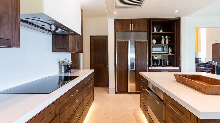 Ptm035 – Ocean-view villa with pool in Four Seasons Punta Mi