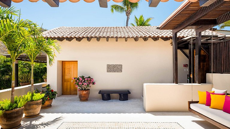 Ptm035 – Ocean-view villa with pool in Four Seasons Punta Mi