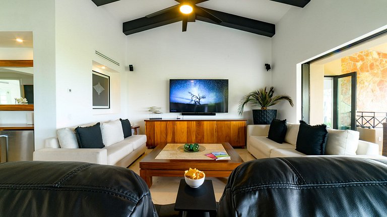 Ptm036 – Villa com vista para o mar com terraço em Punta Mit