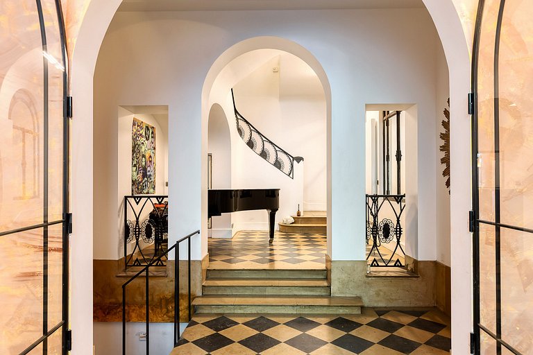 Par056 - Mansion-Style Apartment by Parc Monceau