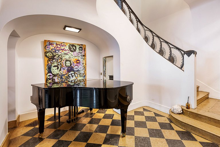Par056 - Mansion-Style Apartment by Parc Monceau