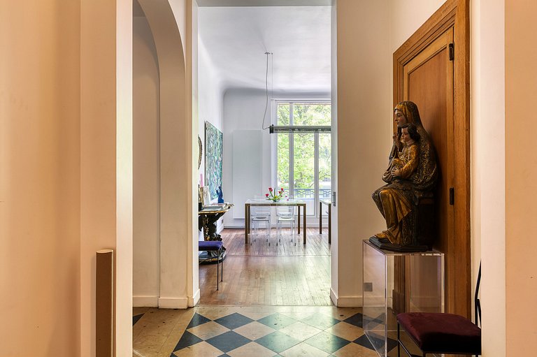 Par056 - Mansion-Style Apartment by Parc Monceau