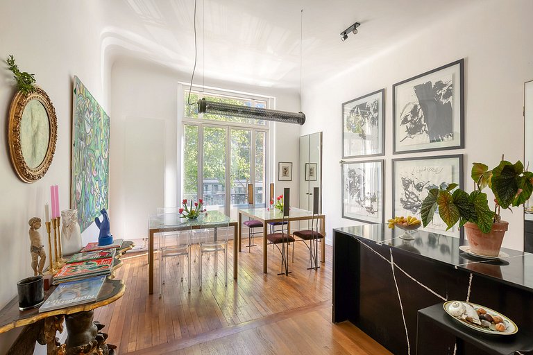 Par056 - Mansion-Style Apartment by Parc Monceau
