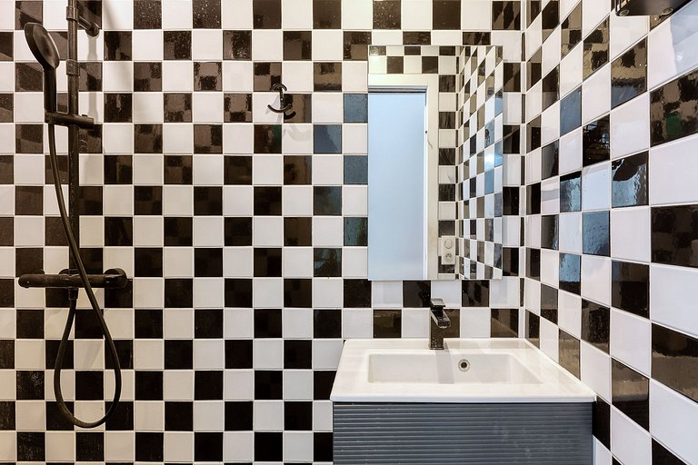 Par056 - Mansion-Style Apartment by Parc Monceau