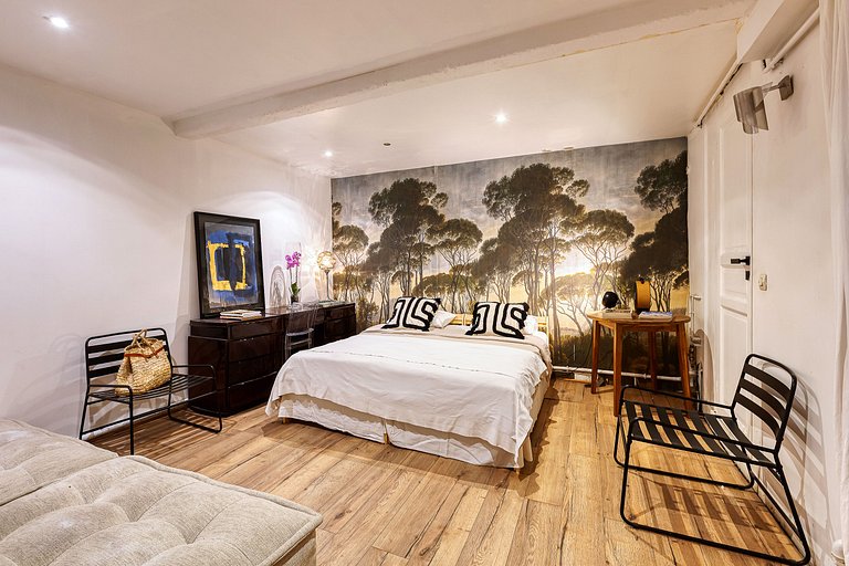 Par056 - Mansion-Style Apartment by Parc Monceau