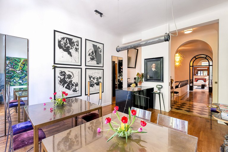 Par056 - Mansion-Style Apartment by Parc Monceau
