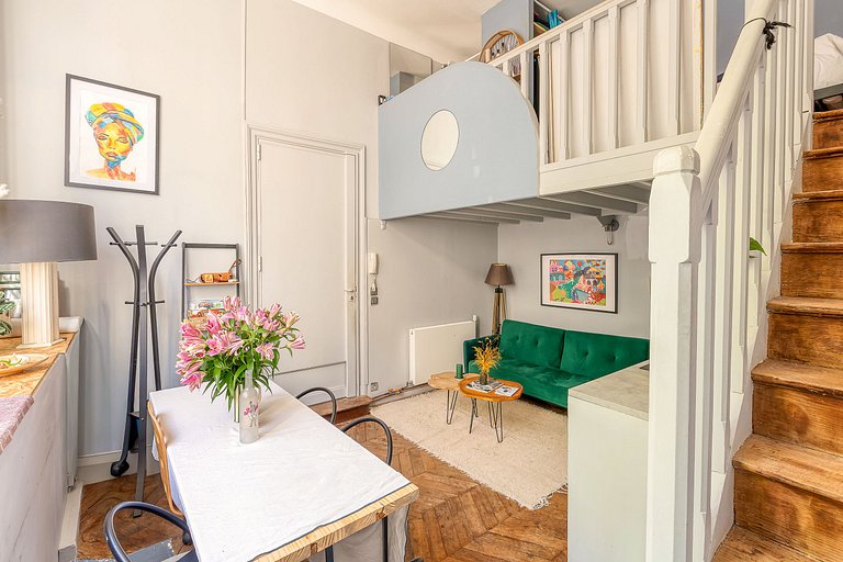 Par056 - Mansion-Style Apartment by Parc Monceau