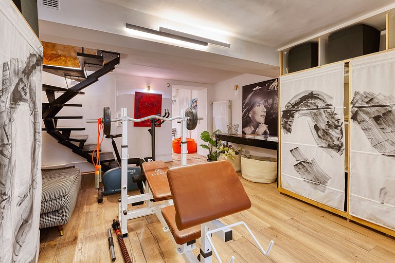 Par056 - Mansion-Style Apartment by Parc Monceau