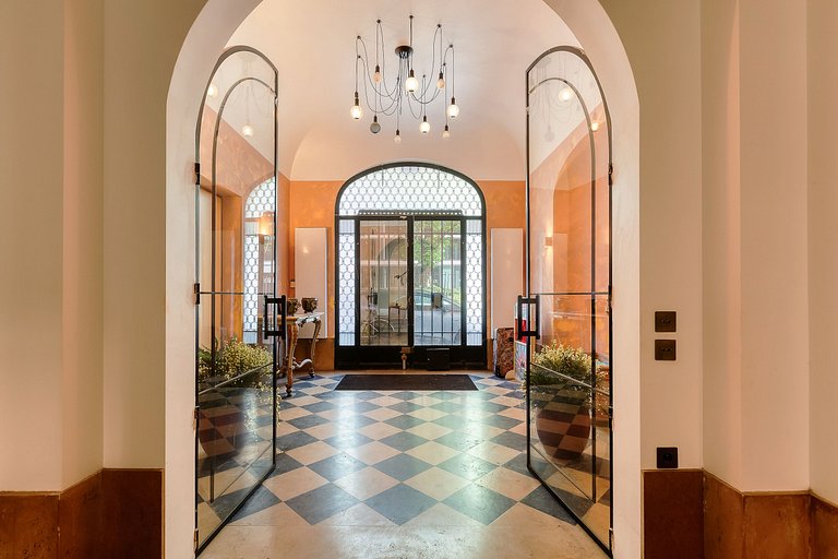 Par056 - Mansion-Style Apartment by Parc Monceau