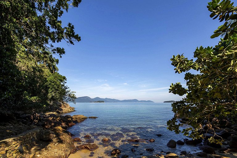 Ang101 - Isla en Angra dos Reis