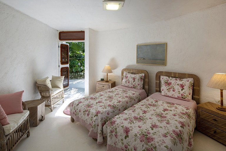 Ang101 - Island in Angra dos Reis