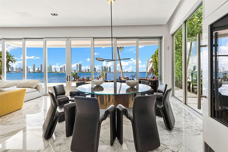 Mia001 - Luxury Mansion on a Miami Island