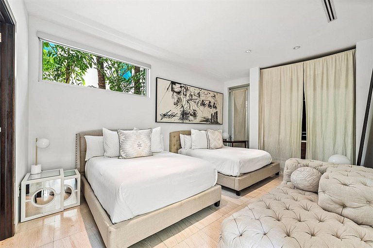 Mia001 - Luxury Mansion on a Miami Island