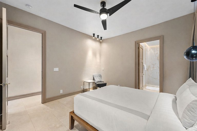 Mia002 - Casa de luxo com 5 quartos em Miami