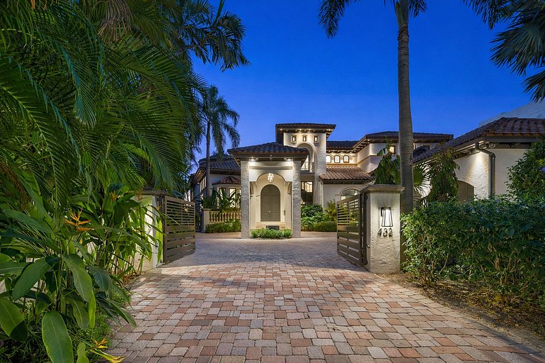 Mia002 - Luxury 5-Bedroom Home in Miami