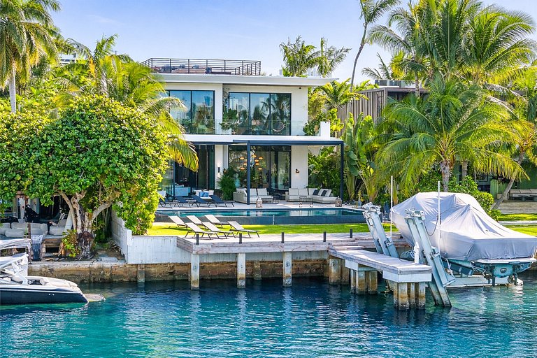 Mia003 - Luxury 6-bedroom villa in Miami Beach