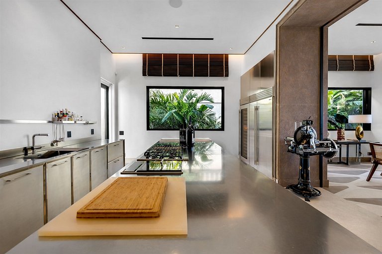 Mia003 - Luxury 6-bedroom villa in Miami Beach