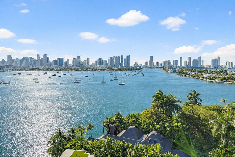 Mia010 - Waterfront Wellness Villa in Miami
