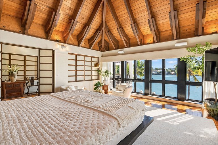 Mia010 - Waterfront Wellness Villa in Miami