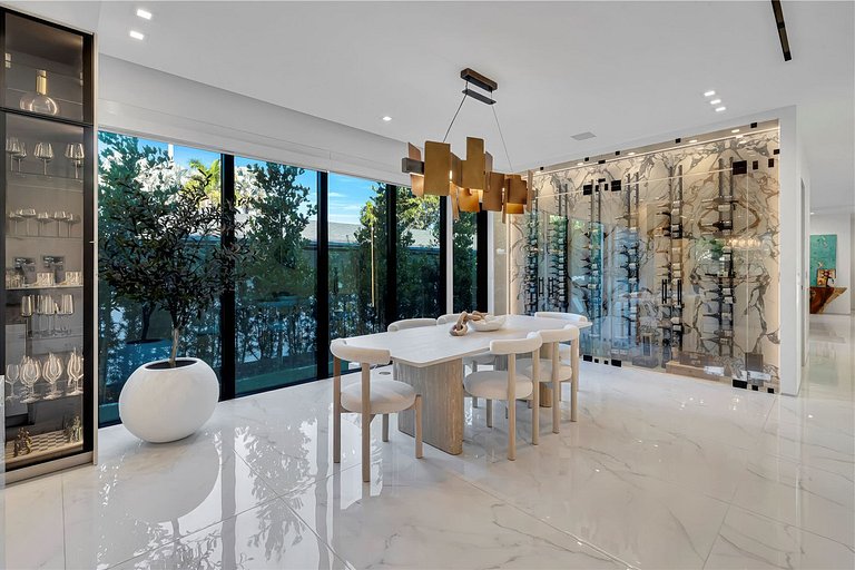 Mia008 - Renovated Home in The Roads, Miami