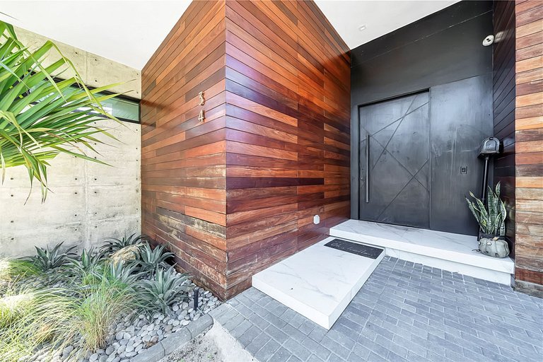 Mia008 - Casa reformada em The Roads, Miami