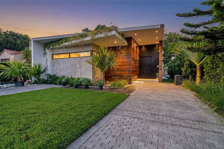 Mia008 - Casa reformada en The Roads, Miami