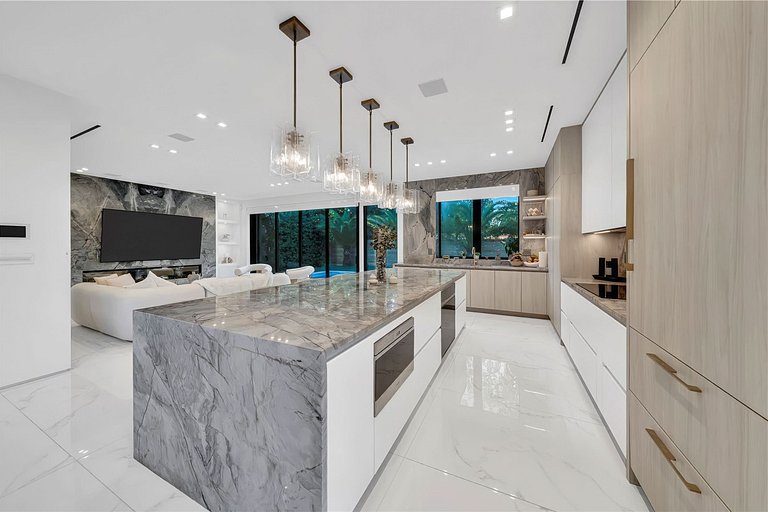 Mia008 - Renovated Home in The Roads, Miami