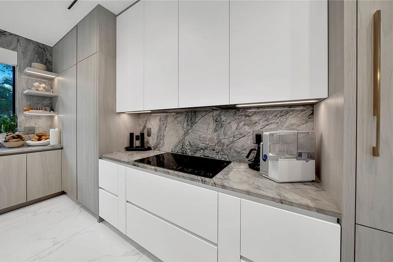 Mia008 - Casa reformada em The Roads, Miami