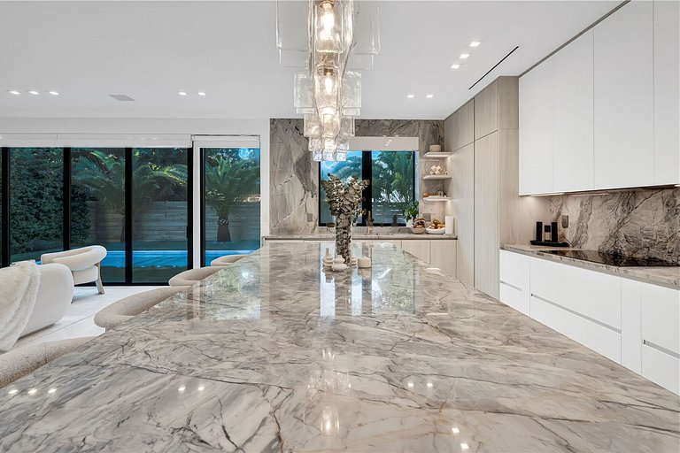Mia008 - Renovated Home in The Roads, Miami