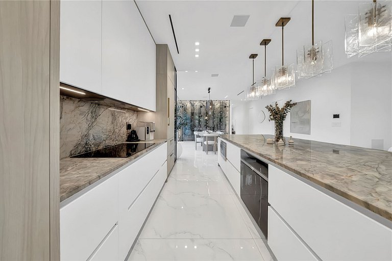 Mia008 - Renovated Home in The Roads, Miami
