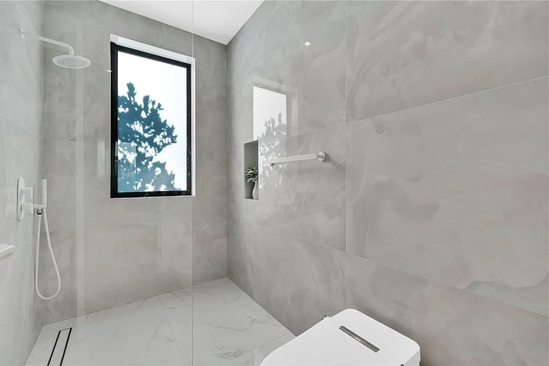 Mia008 - Casa reformada em The Roads, Miami