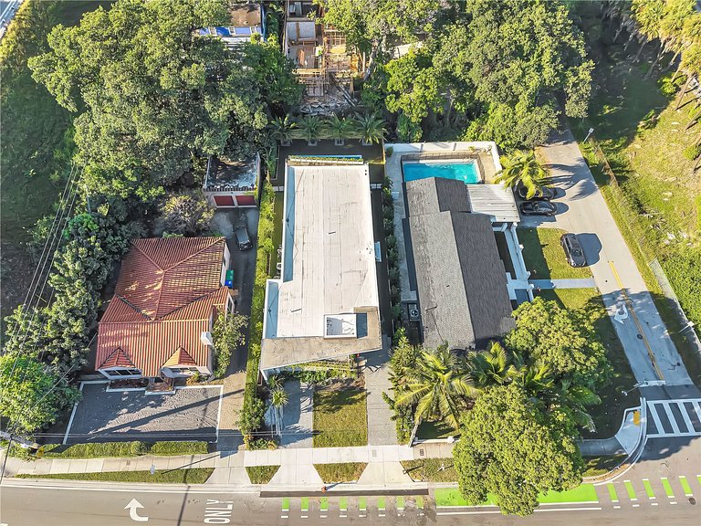 Mia008 - Casa reformada em The Roads, Miami