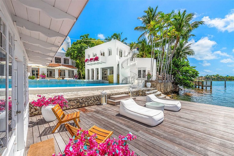 Mia009 - Mykonos-Style Waterfront Estate in Miami