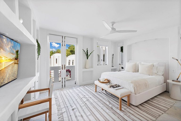 Mia009 - Mykonos-Style Waterfront Estate in Miami