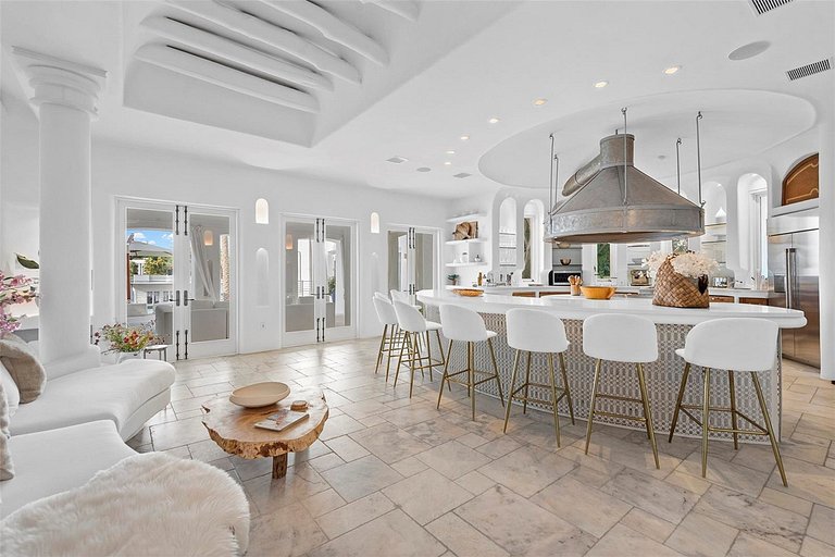 Mia009 - Mykonos-Style Waterfront Estate in Miami
