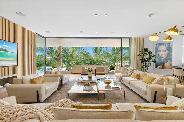 Mia005 - Modern Waterfront Estate on Sunset Island