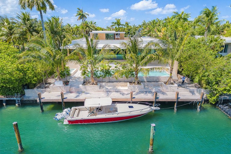 Mia005 - Modern Waterfront Estate on Sunset Island