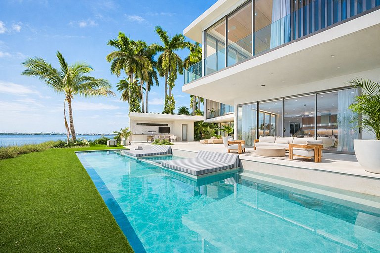 Mia004 - Casa contemporánea frente al mar en Miami