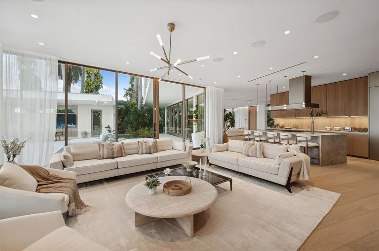 Mia004 - Luxury waterfront mansion in Miami