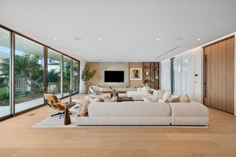Mia004 - Luxury waterfront mansion in Miami