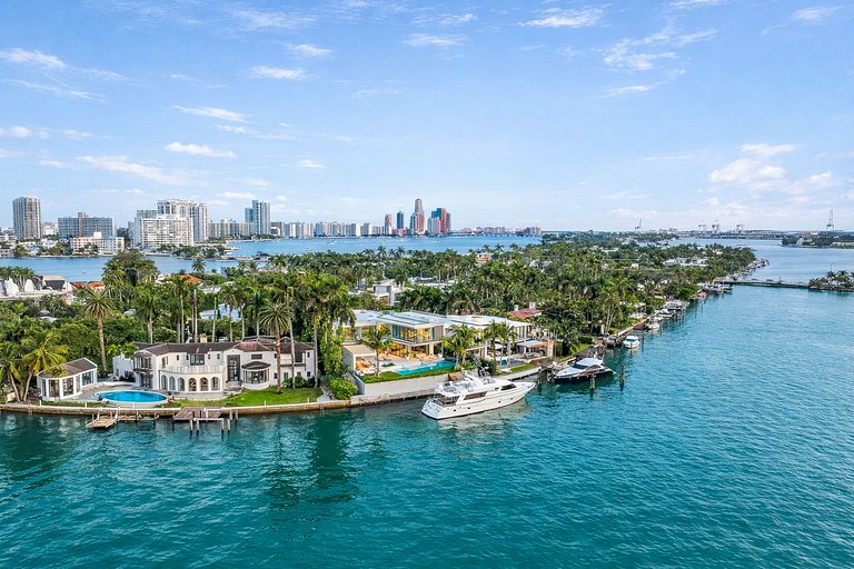 Mia004 - Casa contemporánea frente al mar en Miami