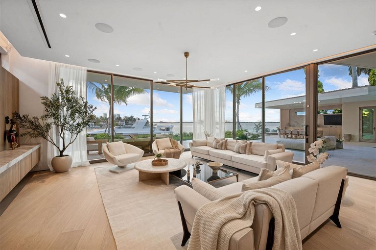 Mia004 - Luxury waterfront mansion in Miami