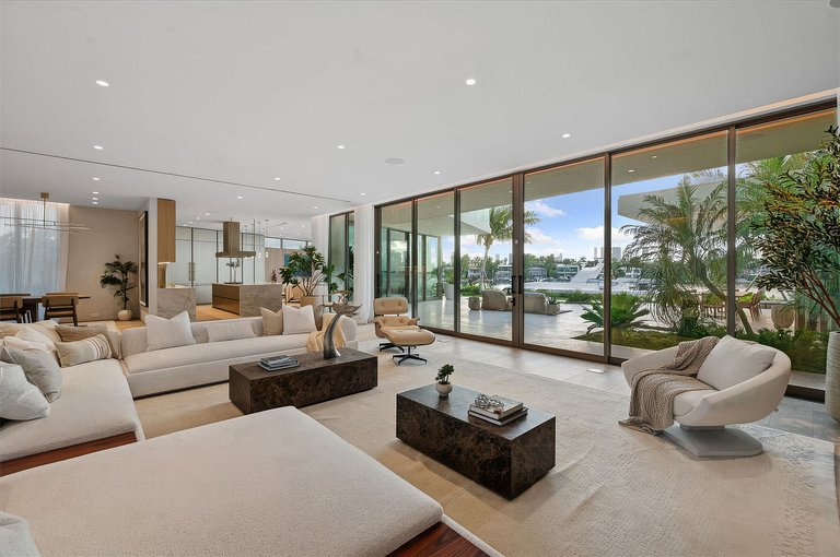 Mia004 - Casa contemporánea frente al mar en Miami