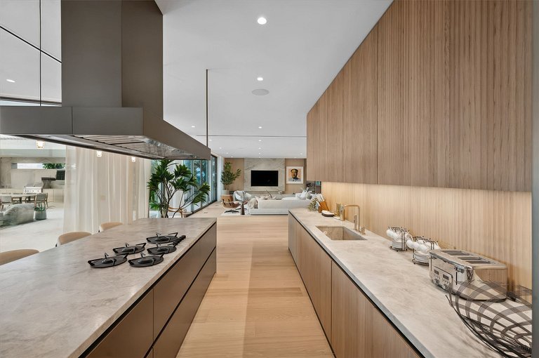 Mia004 - Casa contemporánea frente al mar en Miami
