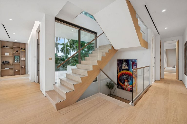 Mia004 - Casa contemporánea frente al mar en Miami