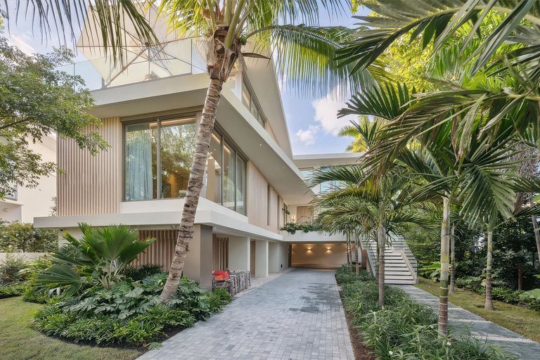 Mia004 - Luxury waterfront mansion in Miami