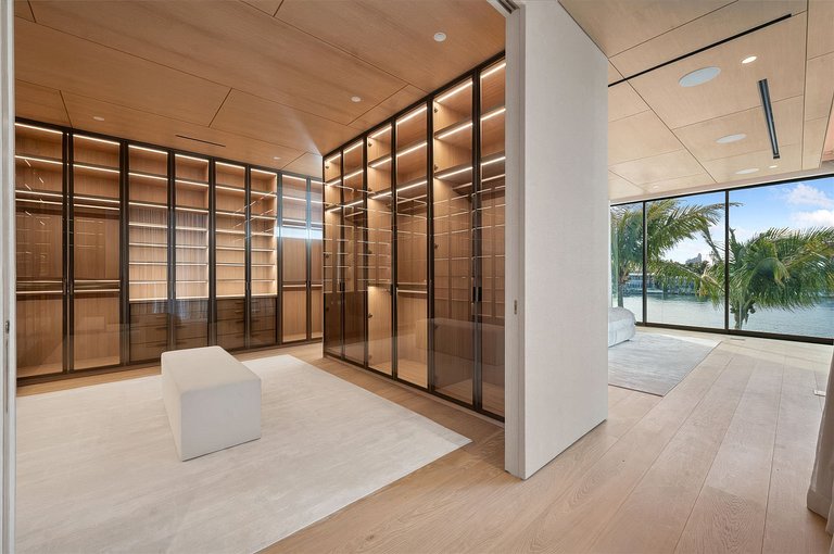 Mia004 - Casa contemporánea frente al mar en Miami