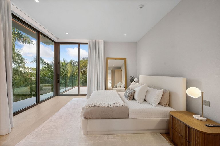 Mia004 - Luxury waterfront mansion in Miami