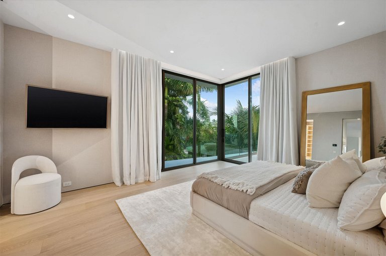 Mia004 - Luxury waterfront mansion in Miami